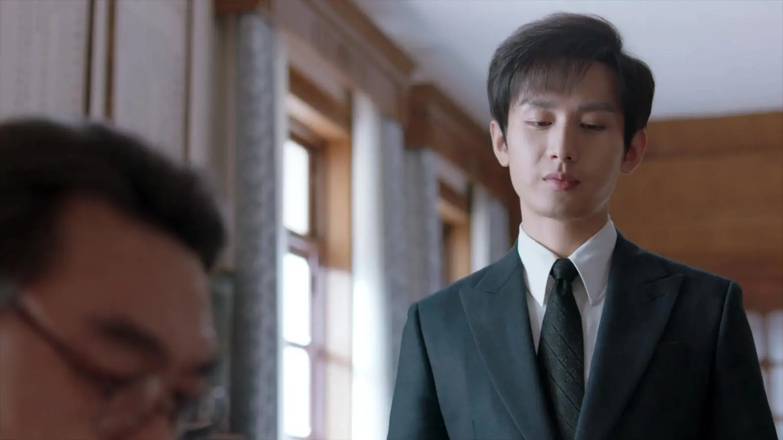 《深潜》影评：窒息深海的绝望求生，一场肾上腺素飙升的硬汉传奇